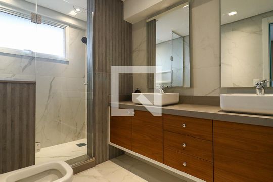 Banheiro da Suíte de apartamento à venda com 3 quartos, 129m² em Petrópolis, Porto Alegre