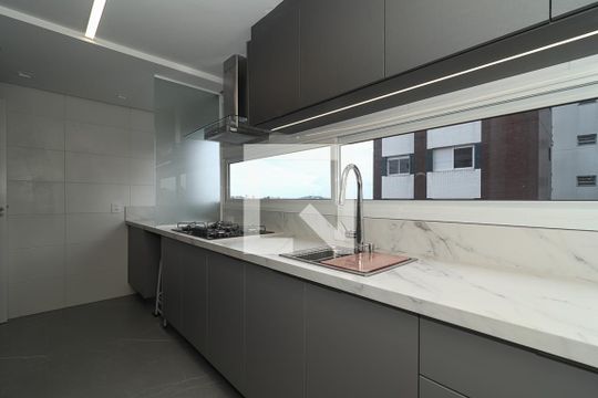Cozinha de apartamento à venda com 3 quartos, 129m² em Petrópolis, Porto Alegre