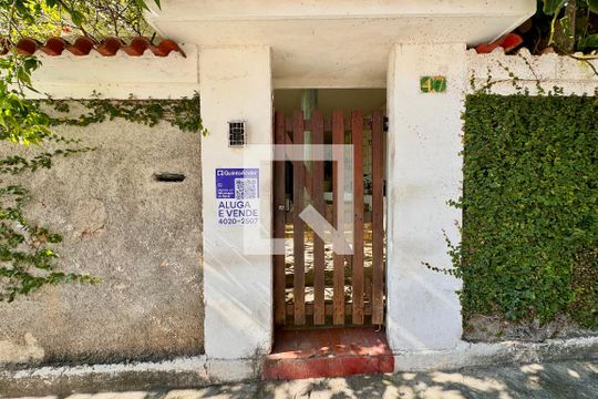 Plaquinha instalada de kitnet/studio à venda com 1 quarto, 33m² em Laranjeiras, Rio de Janeiro