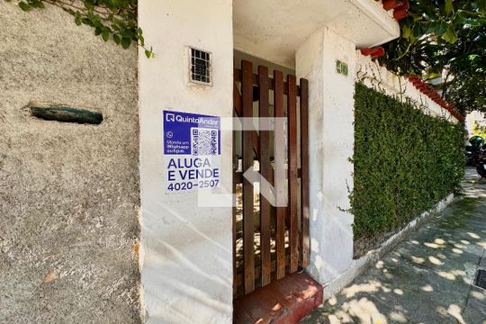 Plaquinha instalada de kitnet/studio à venda com 1 quarto, 33m² em Laranjeiras, Rio de Janeiro