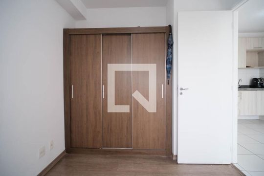 Quarto de apartamento para alugar com 1 quarto, 33m² em Jardim Santa Teresinha, São Paulo