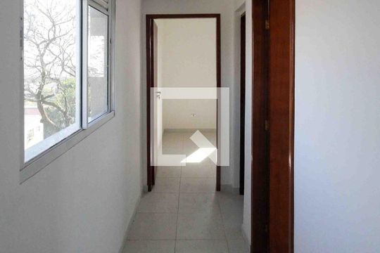 Corredor de apartamento para alugar com 2 quartos, 39m² em Jardim Adutora, São Paulo