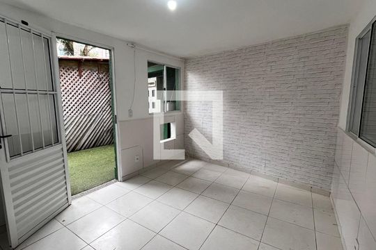 Sala de kitnet/studio para alugar com 1 quarto, 35m² em Recreio dos Bandeirantes, Rio de Janeiro