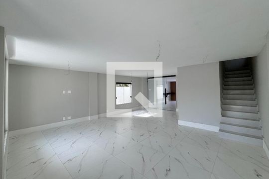 Sala de casa de condomínio à venda com 4 quartos, 420m² em Vargem Grande, Rio de Janeiro