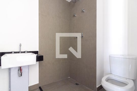 Banheiro de casa de condomínio para alugar com 1 quarto, 25m² em Brooklin, São Paulo
