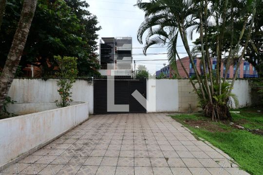 Garagem de casa para alugar com 4 quartos, 840m² em Vila Julia, Guarujá