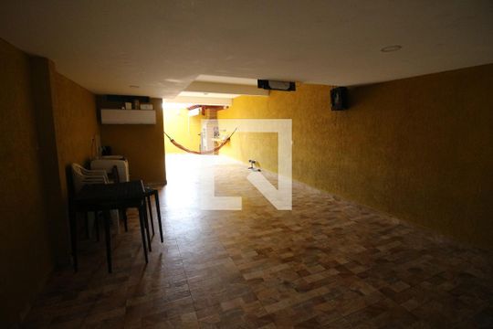 Garagem de casa à venda com 3 quartos, 199m² em Vila Campesina, Osasco