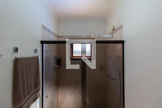 Banheiro da Suíte de casa de condomínio para alugar com 3 quartos, 283m² em Chácara São Rafael, Campinas