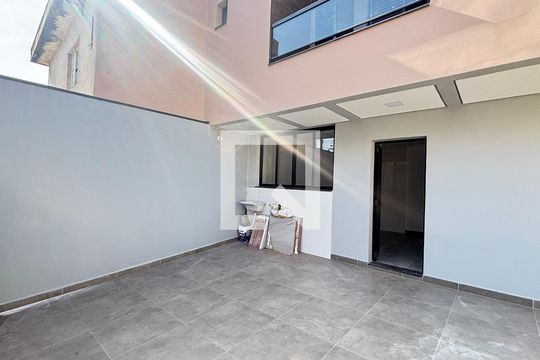 Garagem de casa à venda com 2 quartos, 70m² em Vila Alto de Santo Andre, Santo André