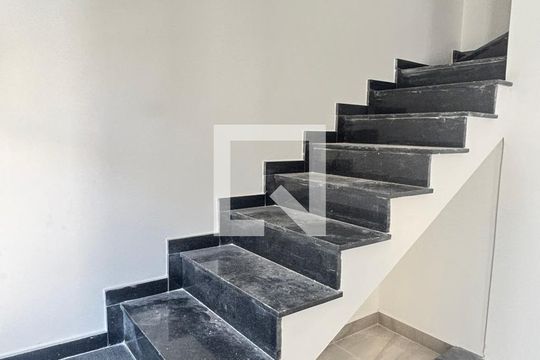 Escada de casa à venda com 2 quartos, 70m² em Vila Alto de Santo Andre, Santo André