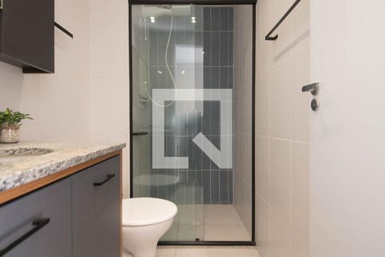 Banheiro de apartamento para alugar com 2 quartos, 39m² em Campo Belo, São Paulo