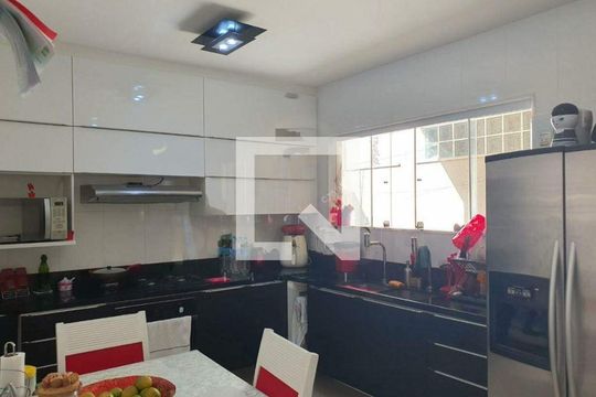 Casa à venda com 5 quartos, 308m² em Recreio dos Bandeirantes, Rio de Janeiro