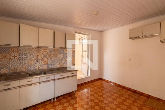 Cozinha de casa para alugar com 1 quarto, 42m² em Jardim Santa Teresinha, São Paulo