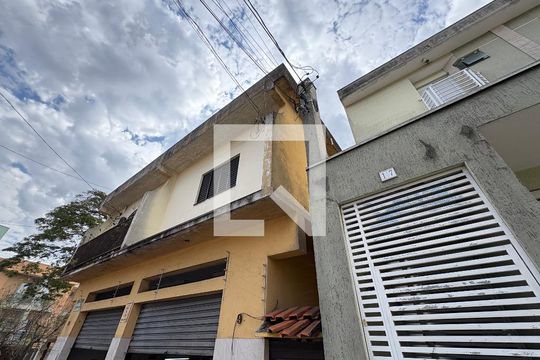 Fachada  de casa à venda com 5 quartos, 264m² em Vila Sao Pedro, Santo André
