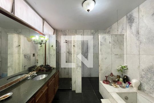 Banheiro da Suíte de casa à venda com 3 quartos, 300m² em Tijuca, Rio de Janeiro