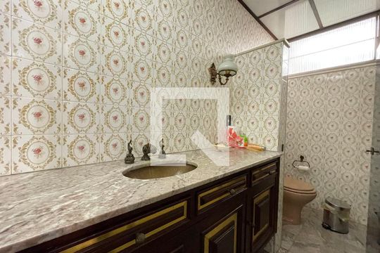 Lavabo de casa à venda com 3 quartos, 300m² em Tijuca, Rio de Janeiro