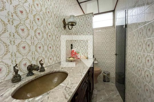 Lavabo de casa à venda com 3 quartos, 300m² em Tijuca, Rio de Janeiro