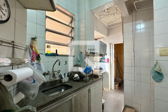 Cozinha de apartamento à venda com 3 quartos, 82m² em Copacabana, Rio de Janeiro