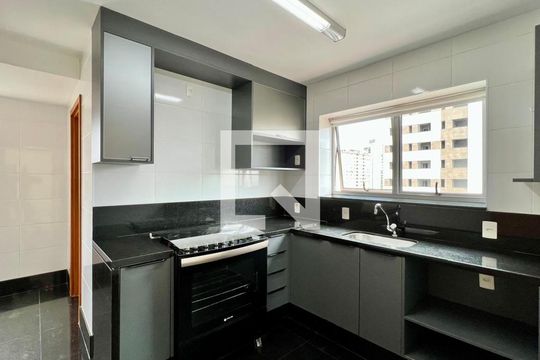 Cozinha de apartamento à venda com 3 quartos, 127m² em Lourdes, Belo Horizonte