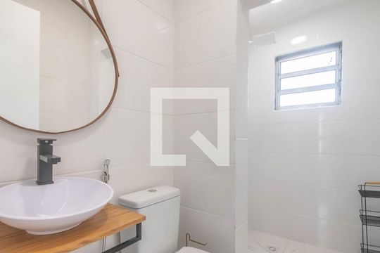 Banheiro Social de kitnet/studio para alugar com 1 quarto, 15m² em Vila Gertrudes, São Paulo