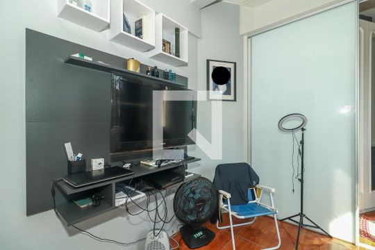 Quarto de apartamento à venda com 1 quarto, 63m² em Floresta, Porto Alegre