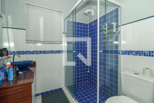 Banheiro de apartamento à venda com 1 quarto, 63m² em Floresta, Porto Alegre