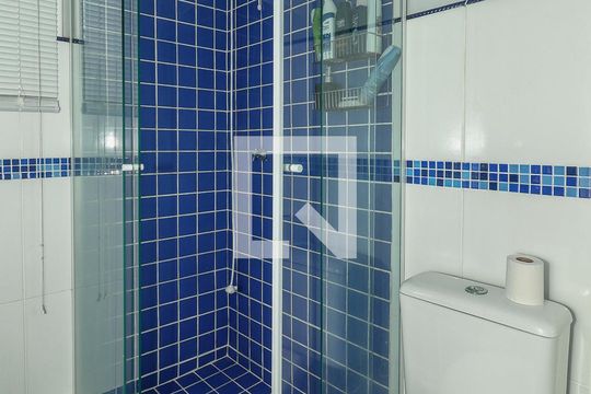 Banheiro de apartamento à venda com 1 quarto, 63m² em Floresta, Porto Alegre