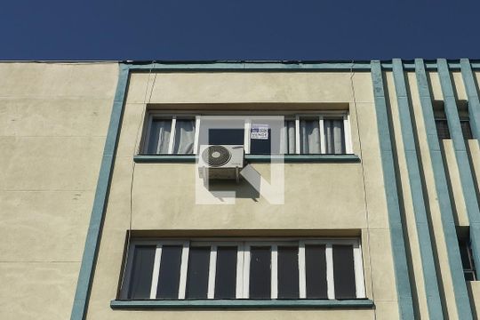 Placa de apartamento à venda com 1 quarto, 63m² em Floresta, Porto Alegre