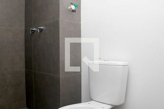 Banheiro de kitnet/studio à venda com 1 quarto, 28m² em Cidade Baixa, Porto Alegre