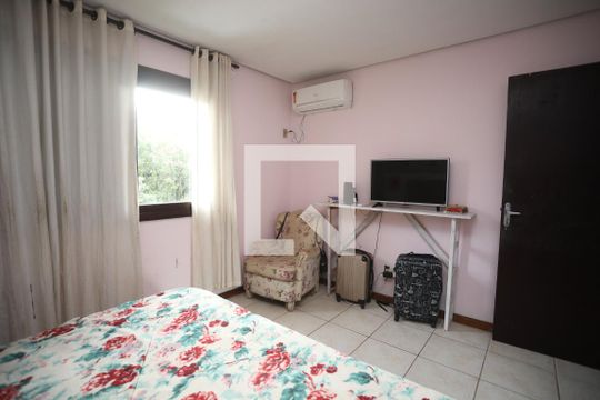 Suíte de casa à venda com 4 quartos, 212m² em Jardim do Salso, Porto Alegre