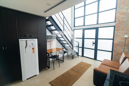 Sala/Cozinha de kitnet/studio para alugar com 1 quarto, 50m² em Mirandópolis, São Paulo
