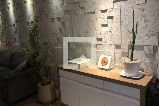 Casa à venda com 3 quartos, 210m² em Vila Nivi, São Paulo