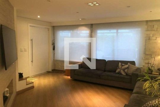 Sala de casa à venda com 3 quartos, 210m² em Vila Nivi, São Paulo