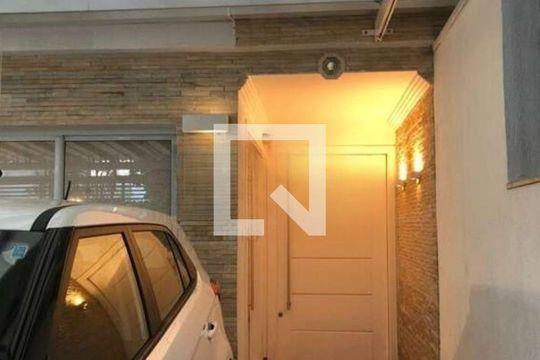 Casa à venda com 3 quartos, 210m² em Vila Nivi, São Paulo