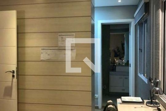 Sala de casa à venda com 3 quartos, 210m² em Vila Nivi, São Paulo