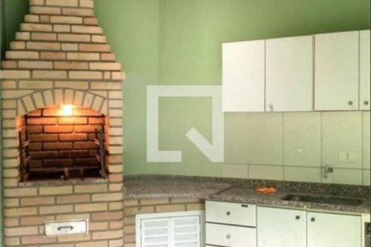 Churrasqueira de casa à venda com 3 quartos, 200m² em Vila Nivi, São Paulo
