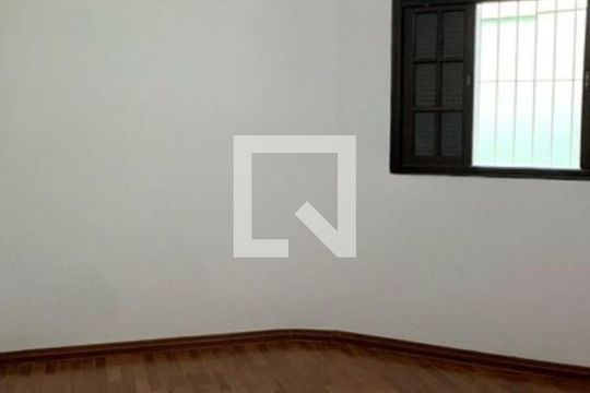 Quarto de casa à venda com 3 quartos, 200m² em Vila Nivi, São Paulo