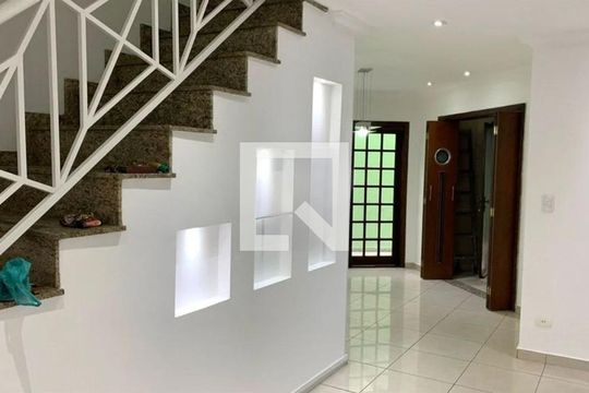 Sala de casa à venda com 3 quartos, 200m² em Vila Nivi, São Paulo