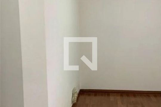 Casa à venda com 3 quartos, 200m² em Vila Nivi, São Paulo