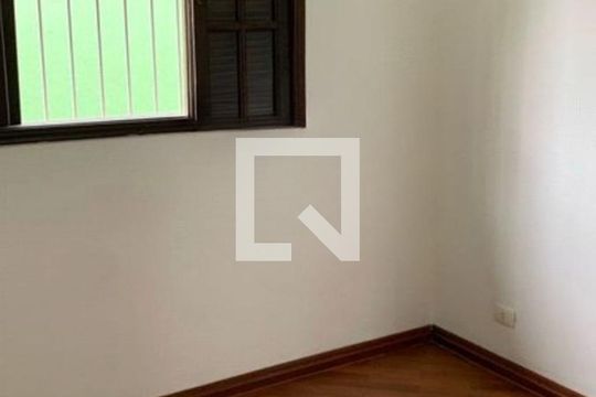 Casa à venda com 3 quartos, 200m² em Vila Nivi, São Paulo