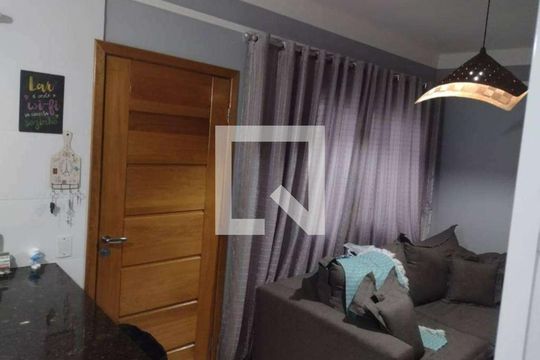 Sala de casa à venda com 2 quartos, 130m² em Vila Nivi, São Paulo