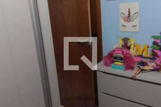 Quarto de casa à venda com 2 quartos, 130m² em Vila Nivi, São Paulo