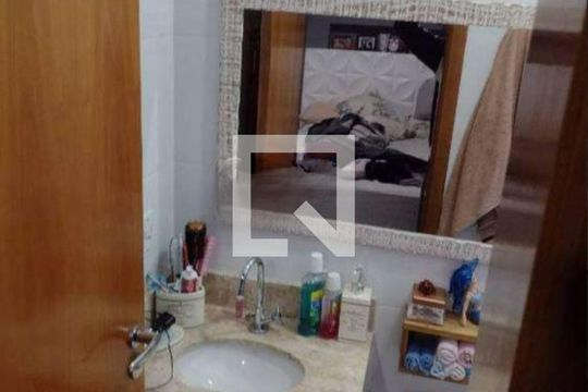 Banheiro de casa à venda com 2 quartos, 130m² em Vila Nivi, São Paulo