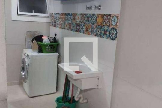 Banheiro de casa à venda com 2 quartos, 130m² em Vila Nivi, São Paulo