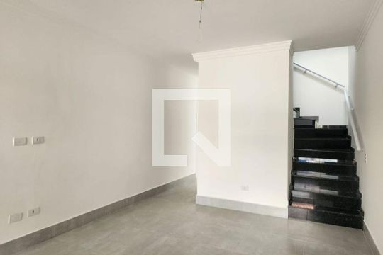Sala de casa à venda com 2 quartos, 220m² em Vila Nivi, São Paulo