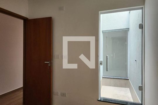 Quarto de casa à venda com 2 quartos, 220m² em Vila Nivi, São Paulo