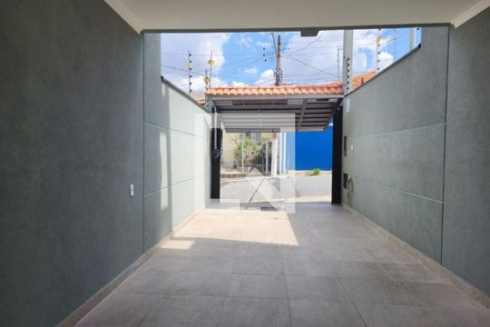 Casa à venda com 2 quartos, 220m² em Vila Nivi, São Paulo