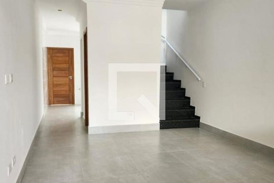 Casa à venda com 2 quartos, 220m² em Vila Nivi, São Paulo
