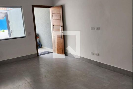 Sala de casa à venda com 2 quartos, 220m² em Vila Nivi, São Paulo