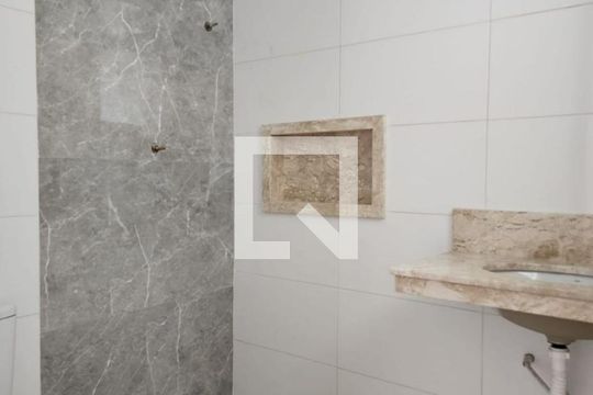 Banheiro de casa à venda com 2 quartos, 220m² em Vila Nivi, São Paulo
